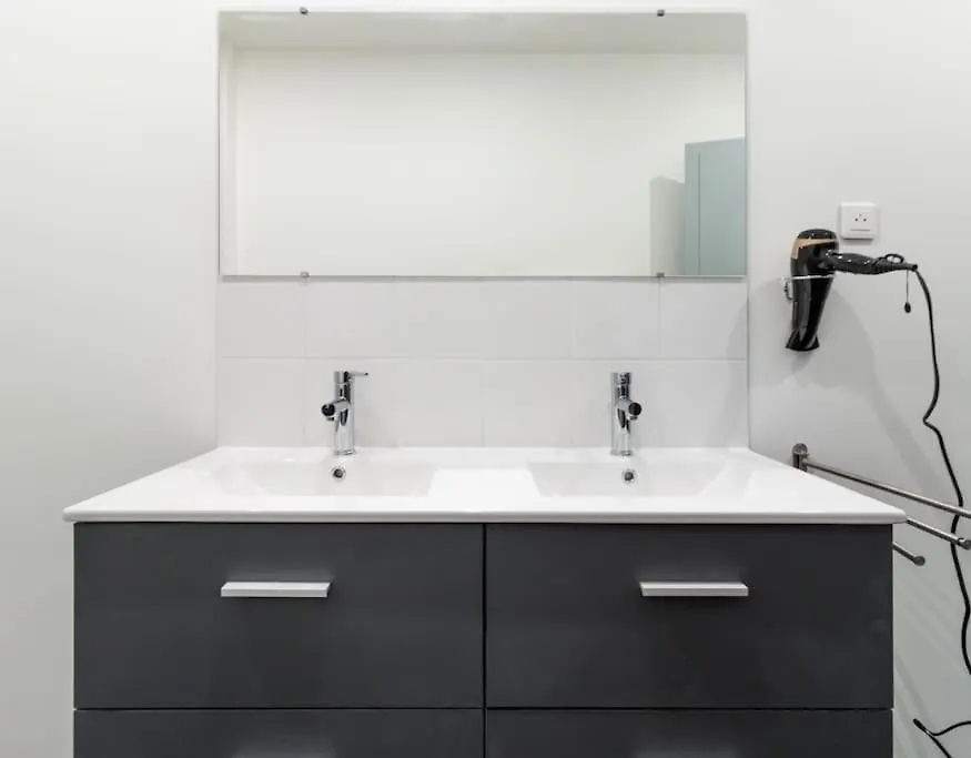 Chambre Qualite Hotel 4 Etoiles Dans Un Appartement Partage Frouzins Apartment