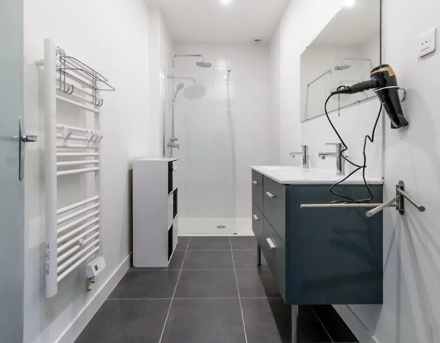Chambre Qualite Hotel 4 Etoiles Dans Un Appartement Partage Frouzins France