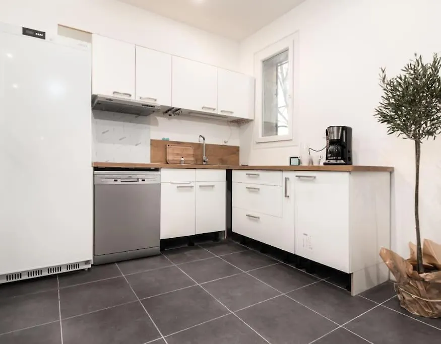 Chambre Qualite Hotel 4 Etoiles Dans Un Appartement Partage Frouzins France