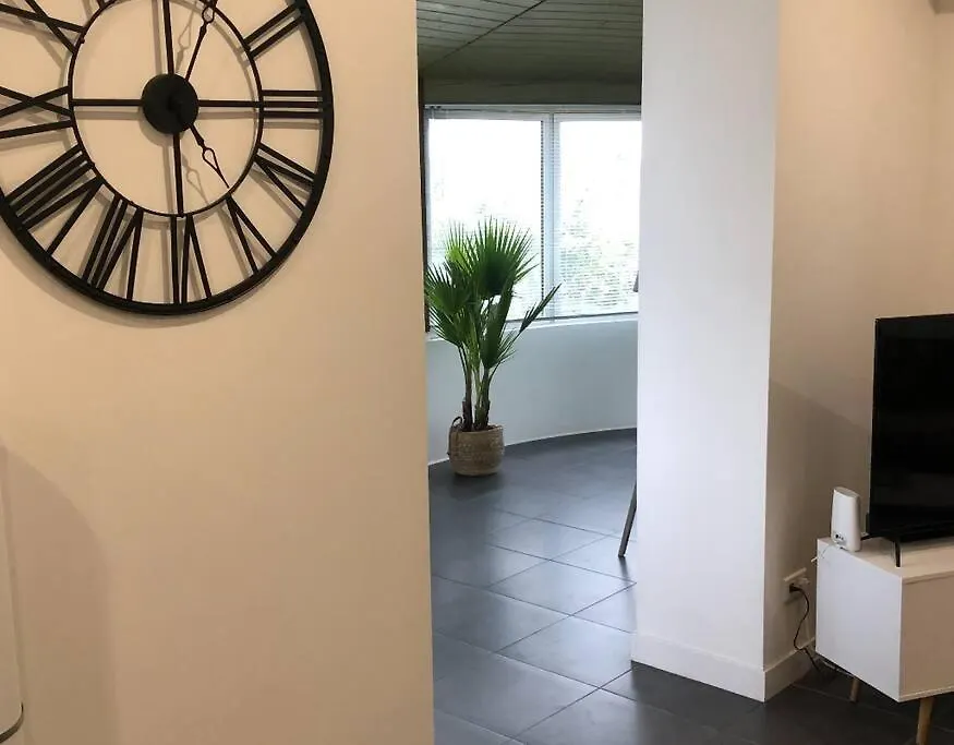 Chambre Qualite Hotel 4 Etoiles Dans Un Appartement Partage Frouzins Apartmán